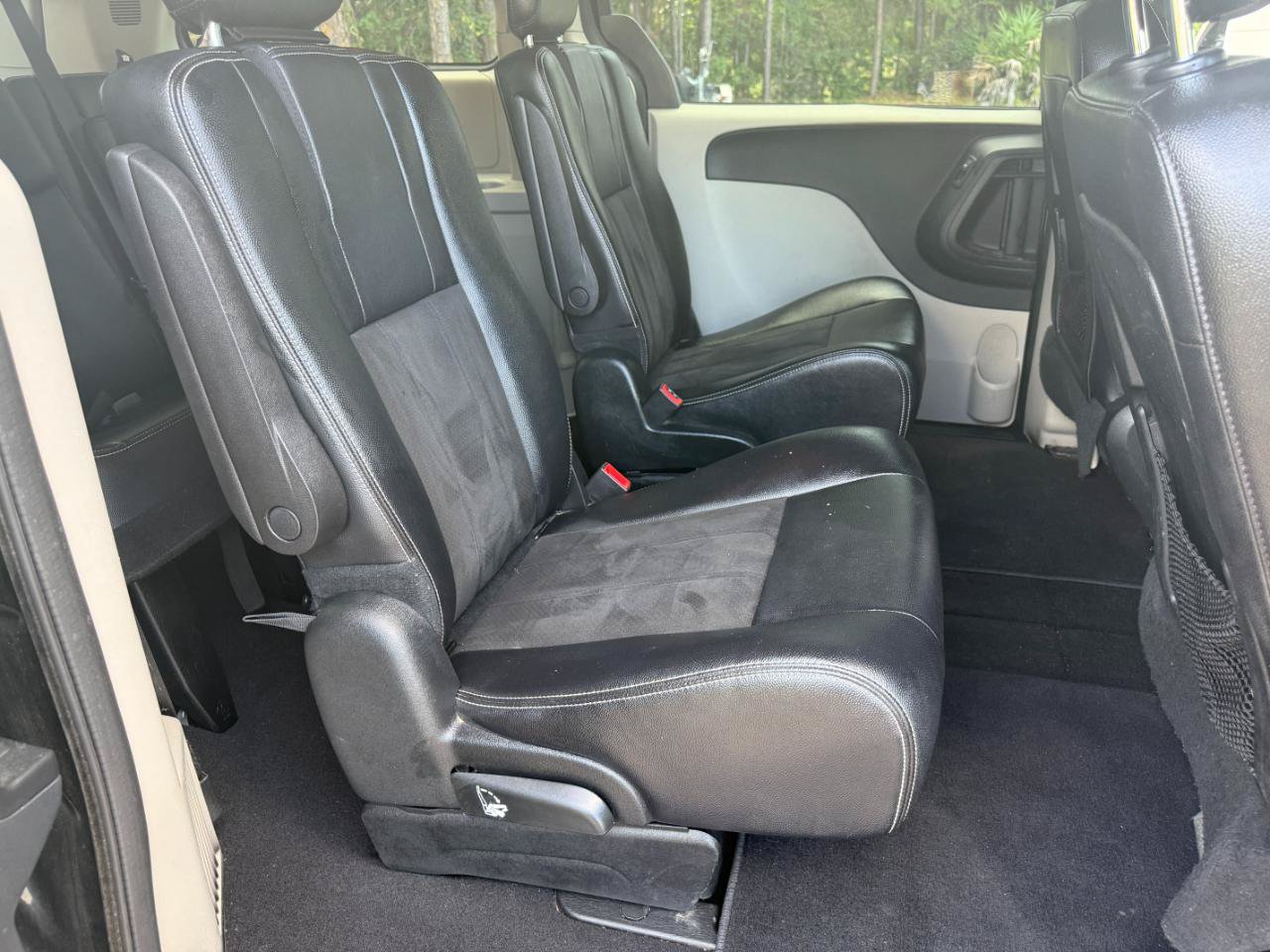 Used 2019 Dodge Grand Caravan SXT FWD image 11