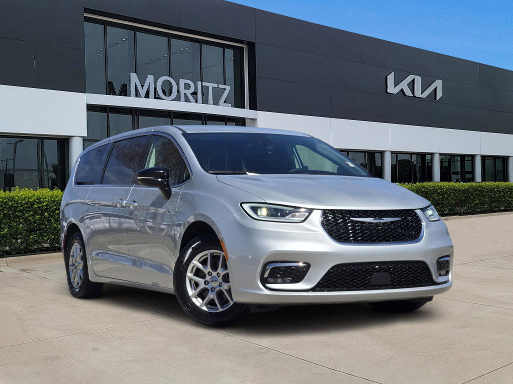 Used 2024 Chrysler Pacifica Touring-L image 1