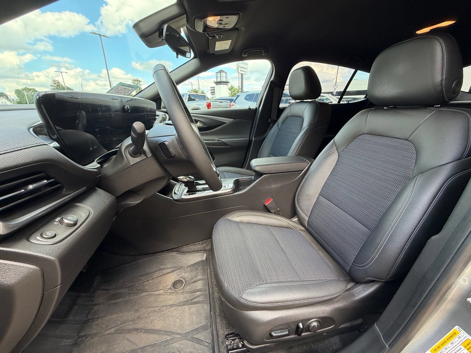 Used 2024 Buick Envista Preferred w/ Convenience I Package FWD image 11