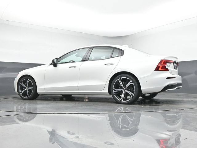 Used 2025 Volvo S60 B5 Plus FWD image 39