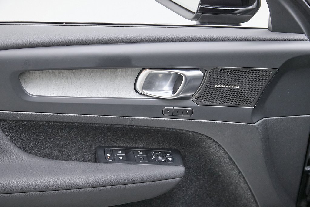 Certified 2024 Volvo XC40 B5 Plus w/ Protection Package Premier image 12