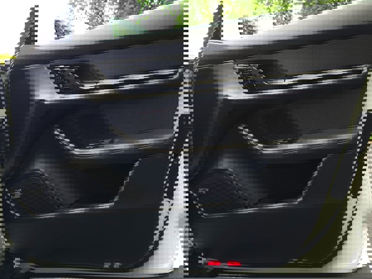 Used 2020 Porsche Taycan 4S w/ Premium Package image 23