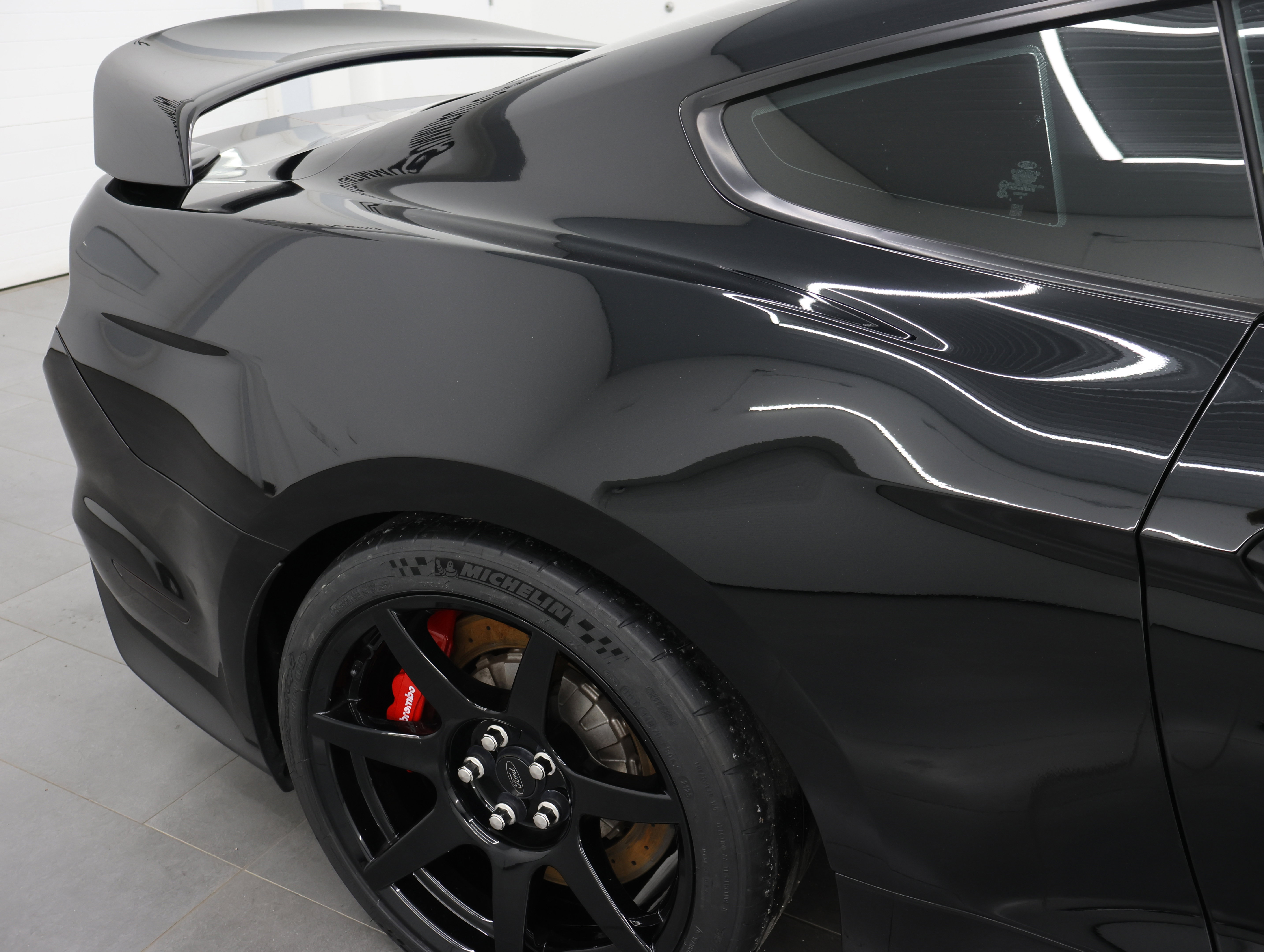 Used 2016 Ford Mustang Shelby GT350R w/ GT350R Equipment Group 920A RWD image 23