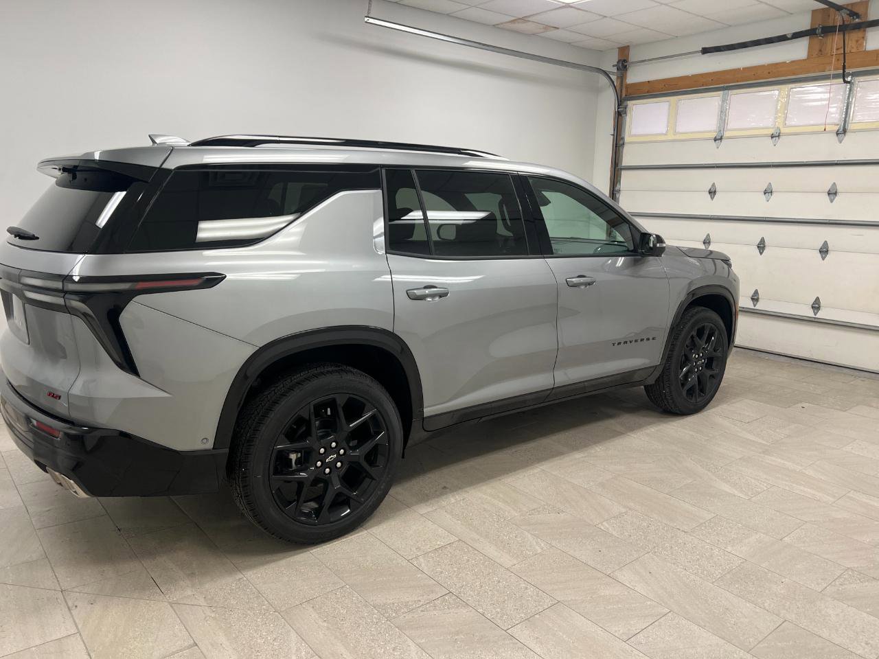 New 2026 Chevrolet Traverse RS w/ LPO, Floor Liner Package AWD/4WD image 11