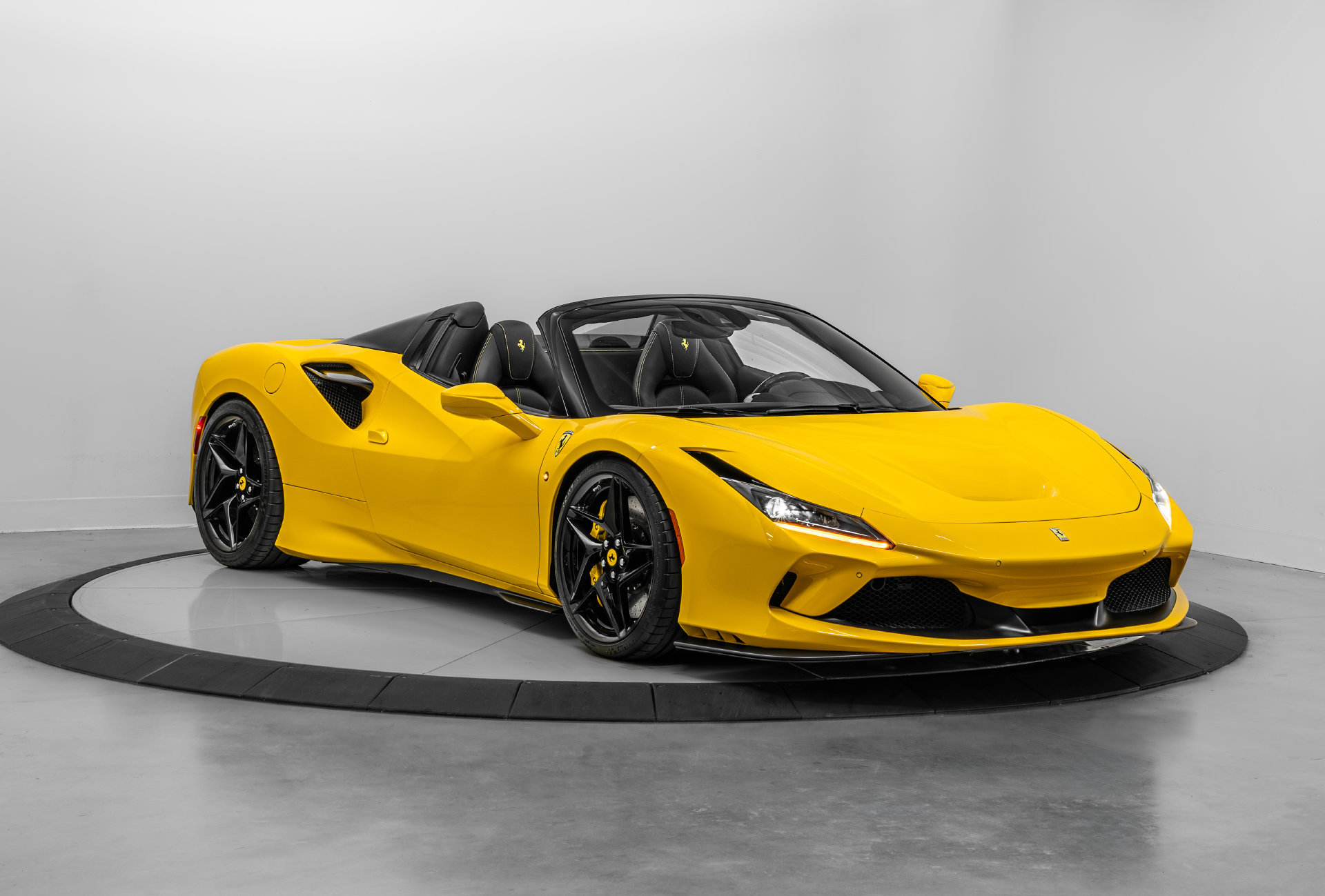 Certified 2021 Ferrari F8 Tributo RWD image 1