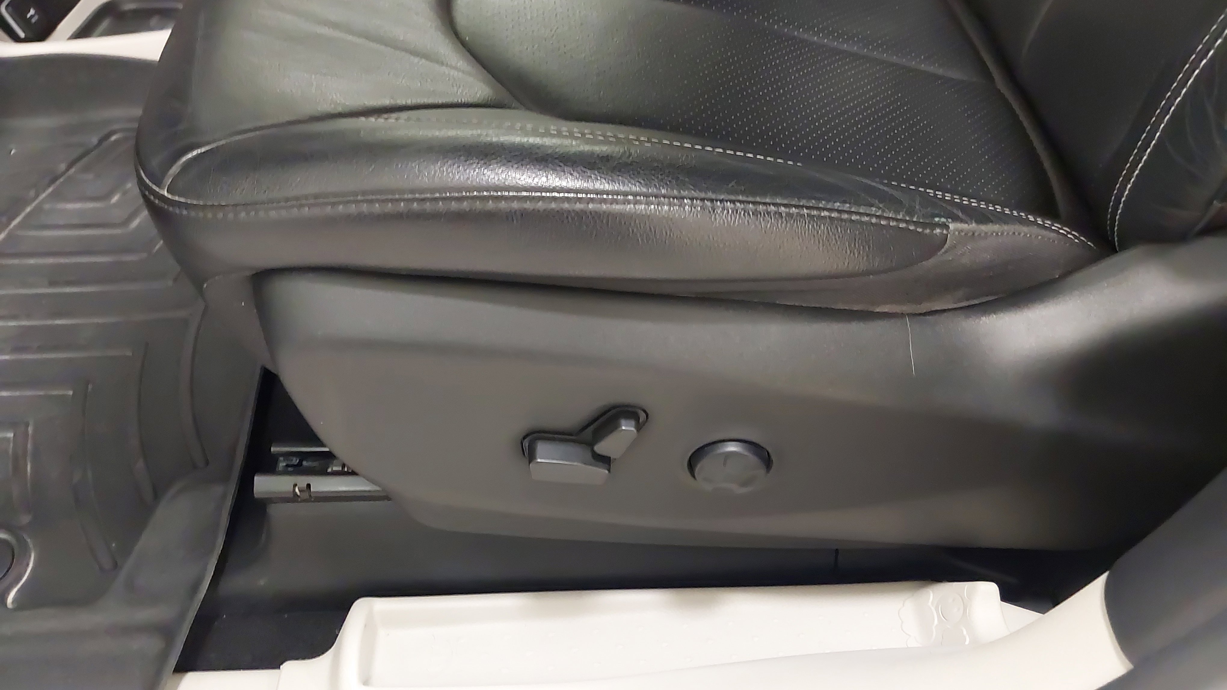 Used 2022 Chrysler Pacifica Touring-L w/ Uconnect Theater Family Group FWD image 37