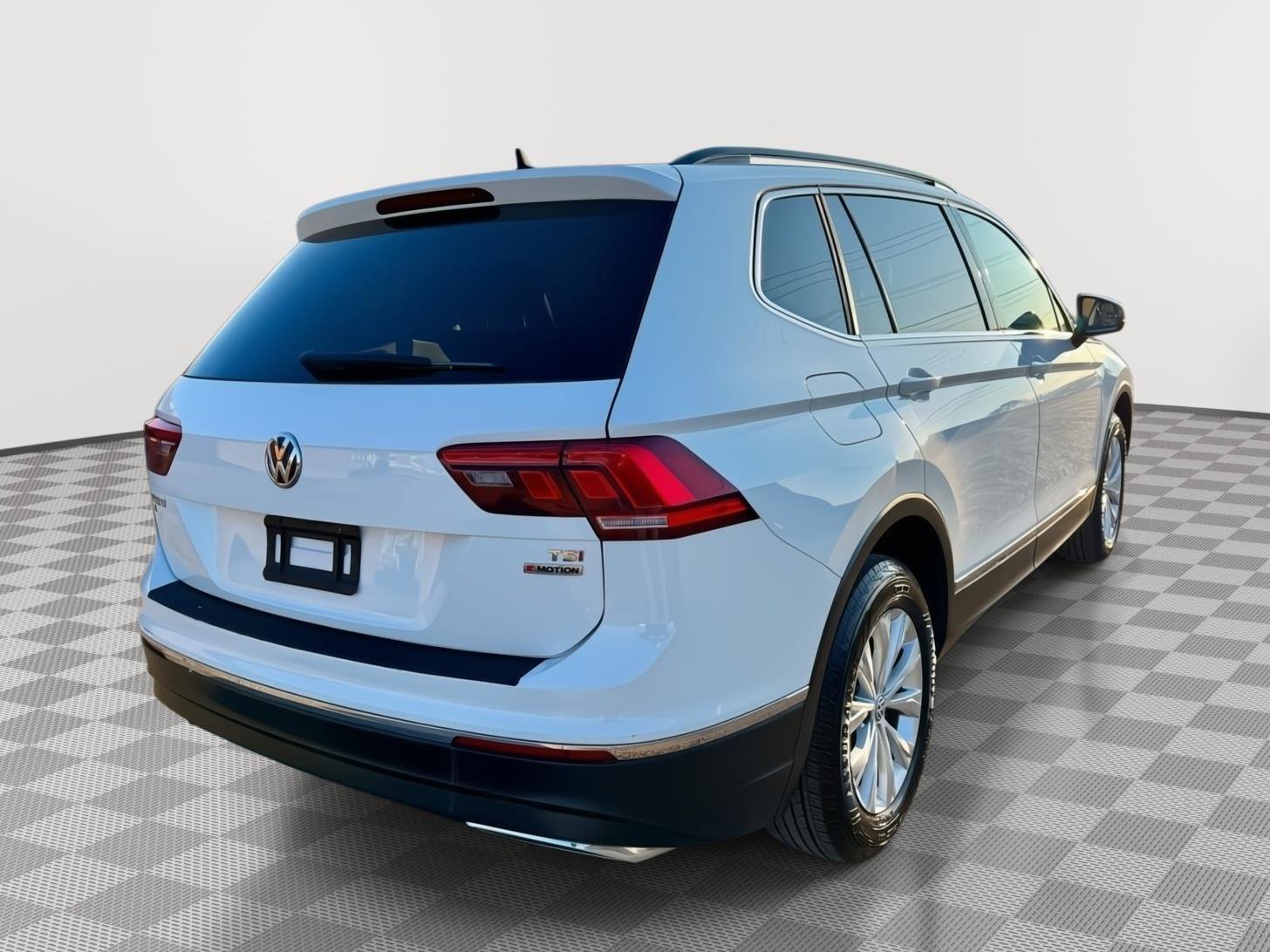 Used 2018 Volkswagen Tiguan SE image 6