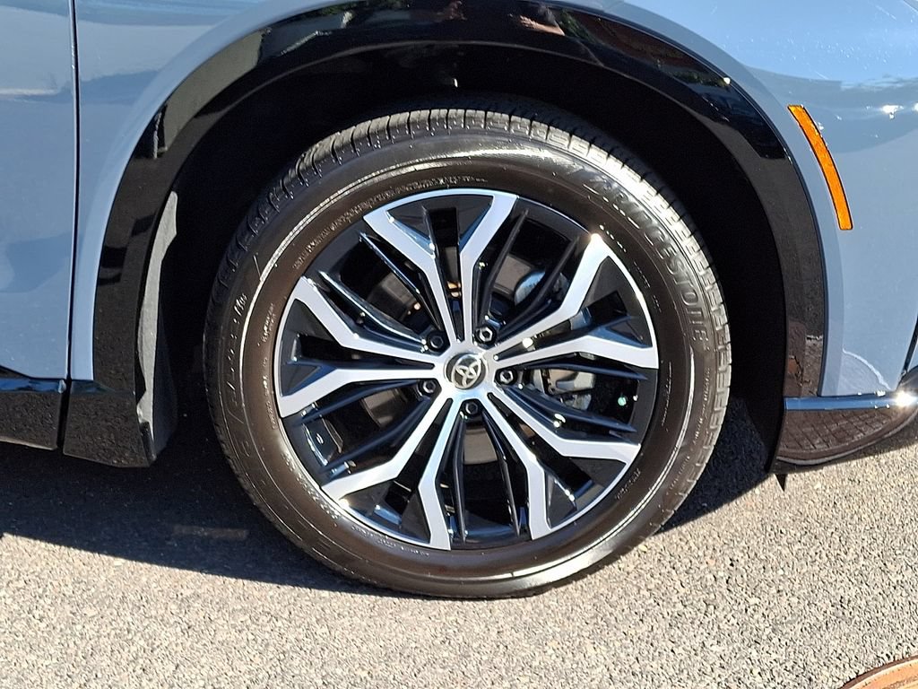 Certified 2026 Toyota Crown Signia AWD/4WD image 8