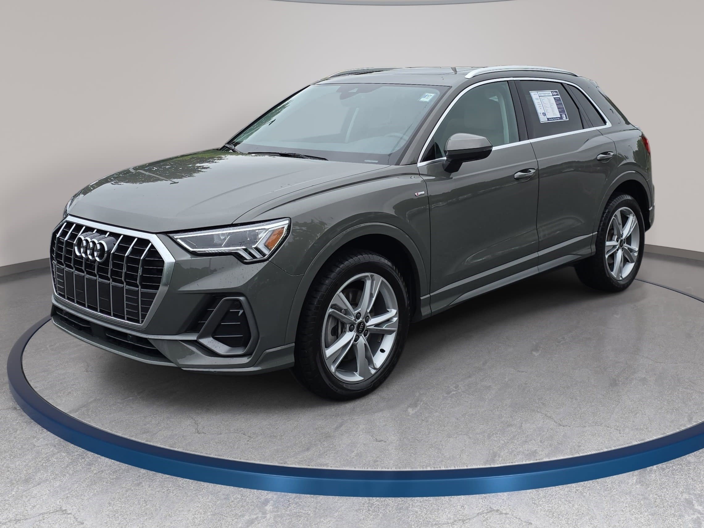 Used 2023 Audi Q3 2.0T Premium Plus w/ Premium Plus Package AWD/4WD image 1