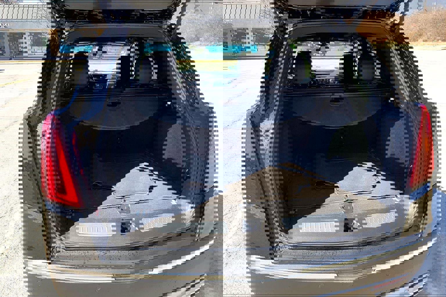 Used 2025 Cadillac XT5 Premium Luxury image 4