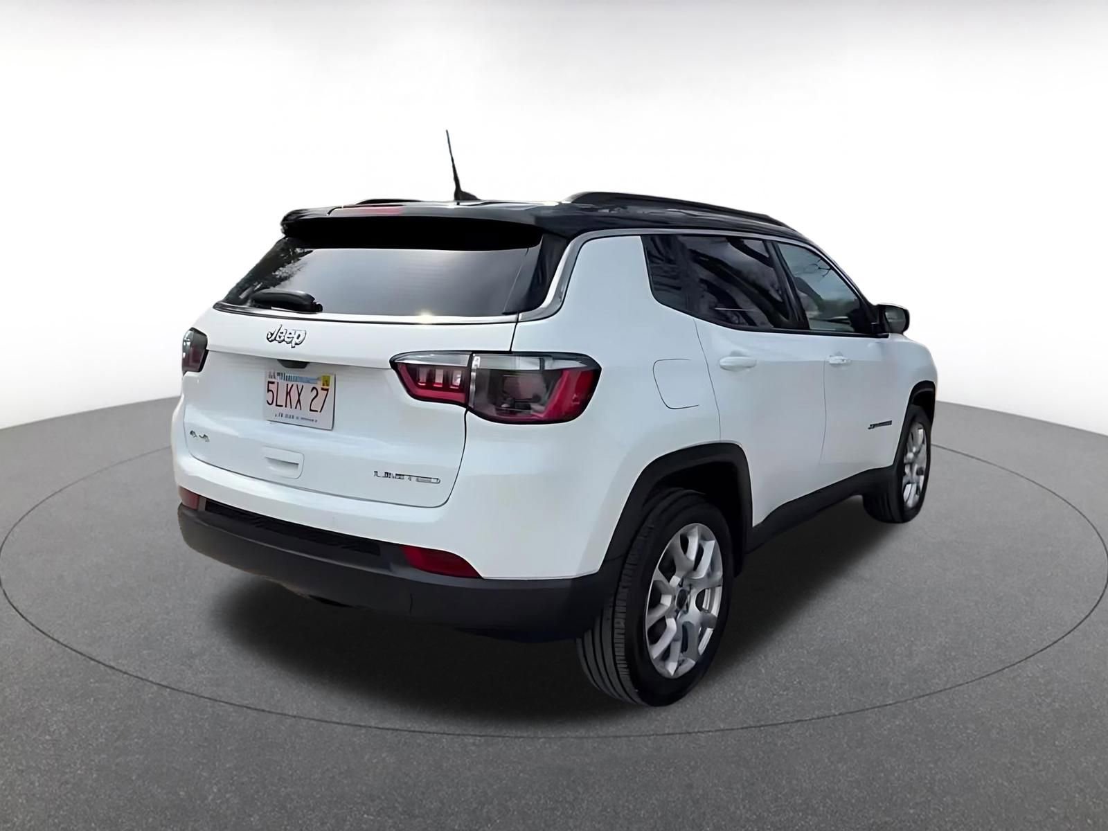 Used 2025 Jeep Compass Limited image 14