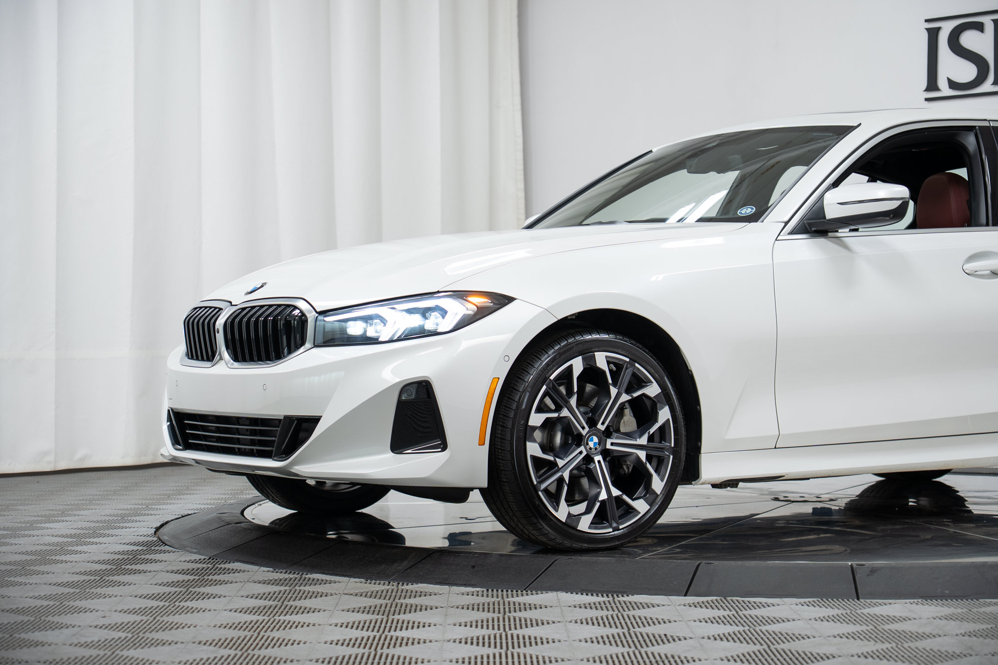 Used 2026 BMW 330i xDrive Sedan AWD/4WD image 25