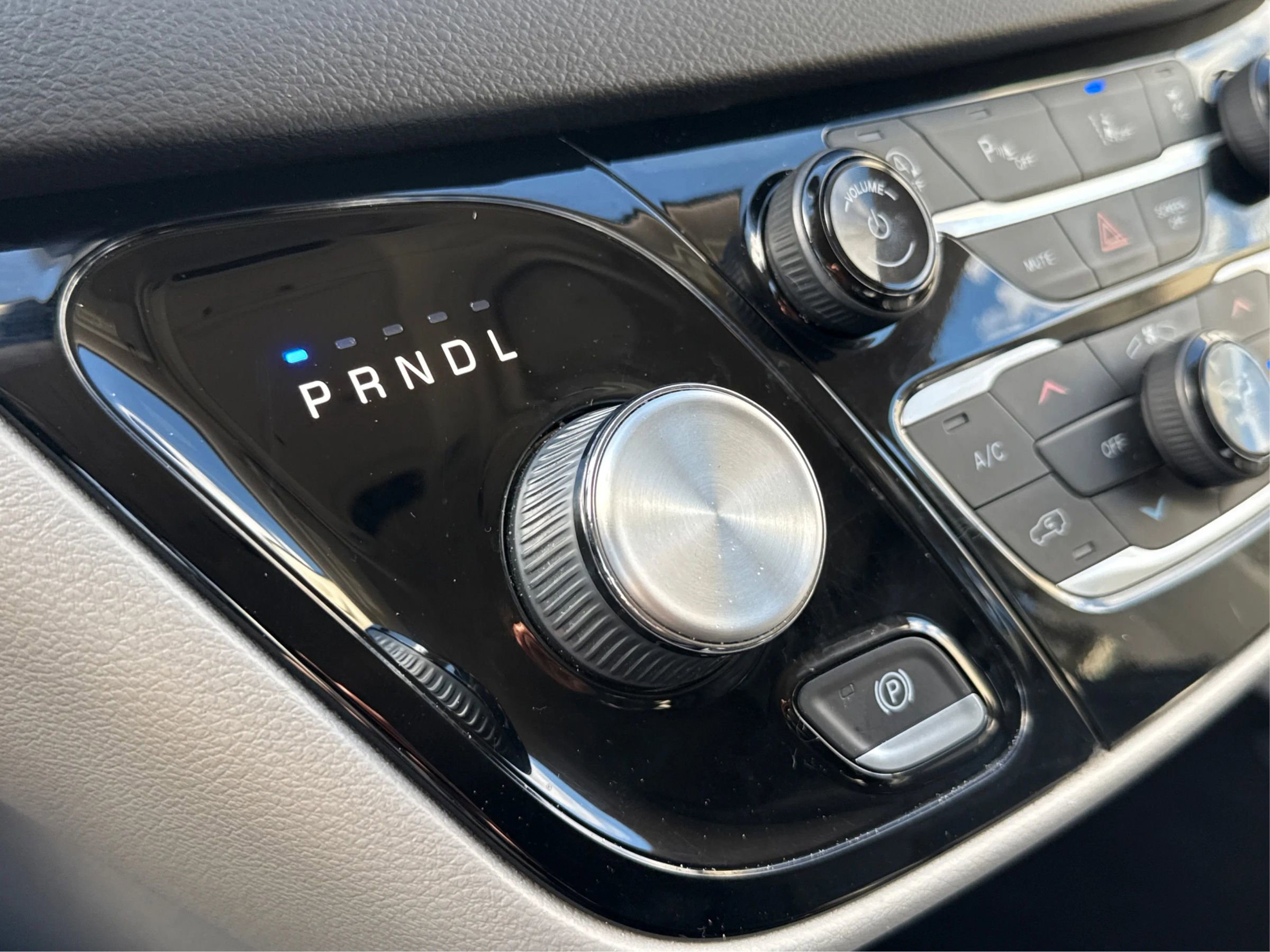 Used 2022 Chrysler Pacifica Touring-L image 41