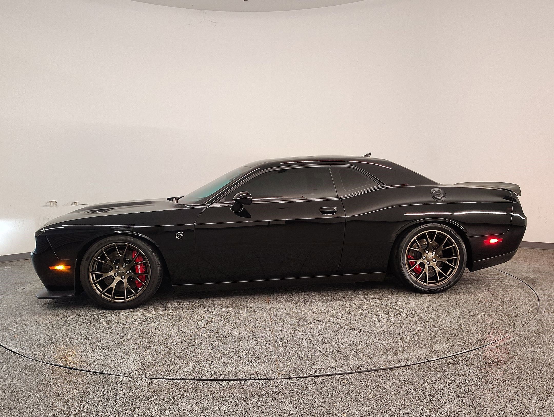 Used 2016 Dodge Challenger SRT Hellcat image 2