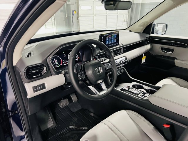 New 2025 Honda Pilot Touring image 23