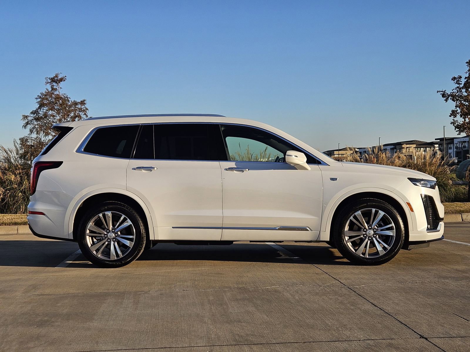 Certified 2025 Cadillac XT6 Premium Luxury image 7