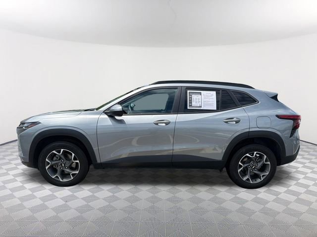 Used 2024 Chevrolet Trax LT w/ LT Convenience Package FWD image 8
