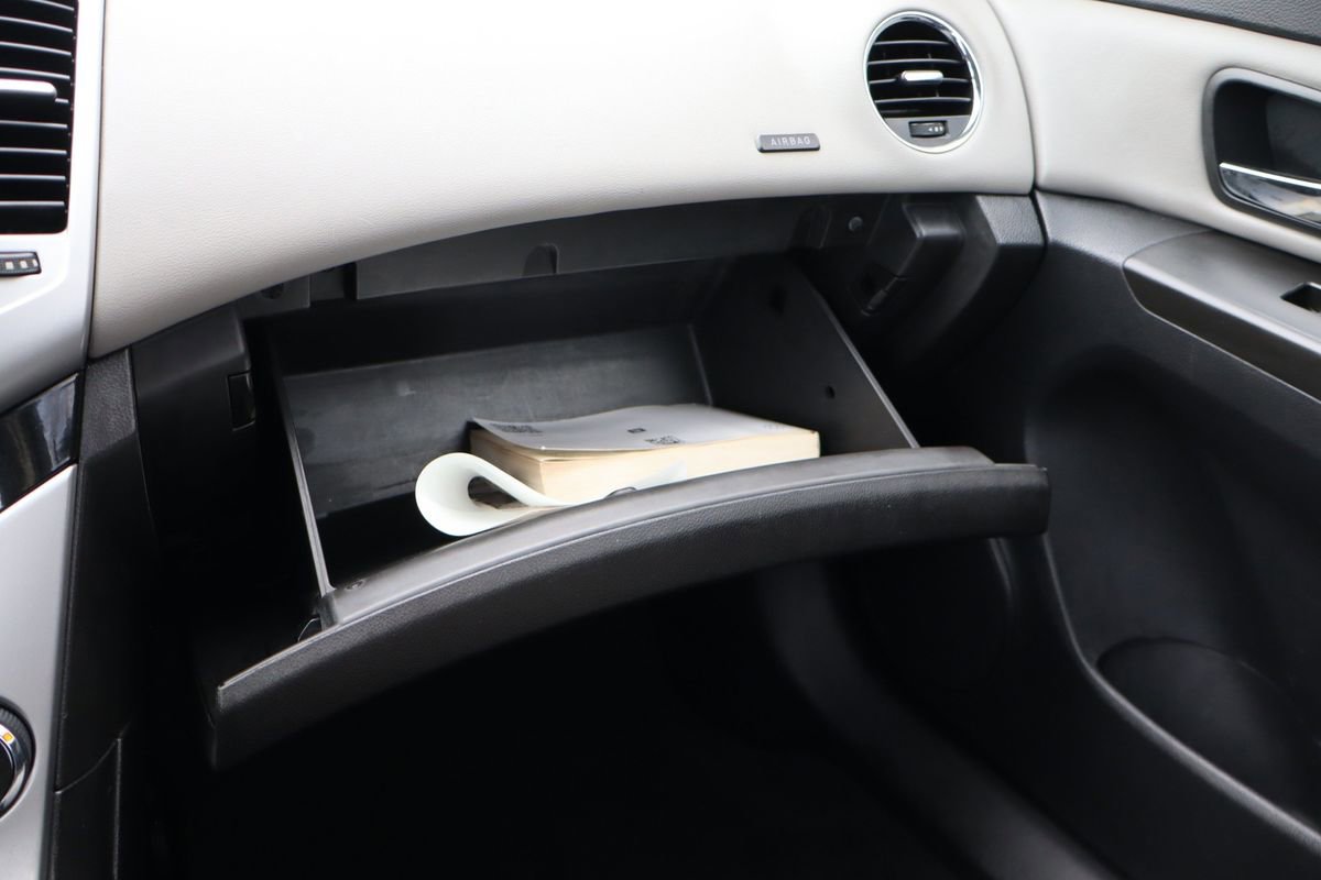 Used 2014 Chevrolet Cruze LS image 36