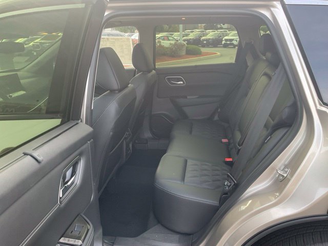 New 2026 Nissan Rogue Platinum w/ Platinum Premium Package AWD/4WD image 14