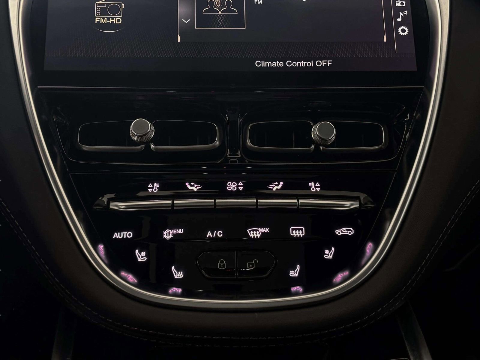 Used 2024 Aston Martin DBX image 30