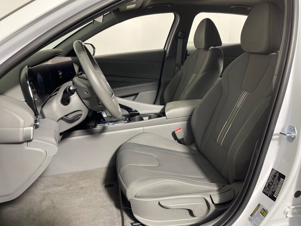 Certified 2025 Hyundai Elantra SEL image 12
