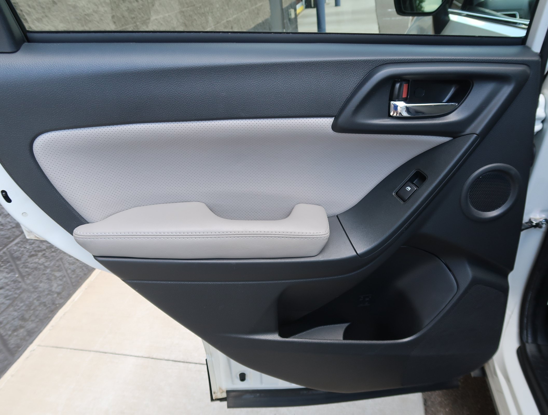 Used 2016 Subaru Forester 2.5i Touring w/ Eyesight & Navigation System AWD/4WD image 34