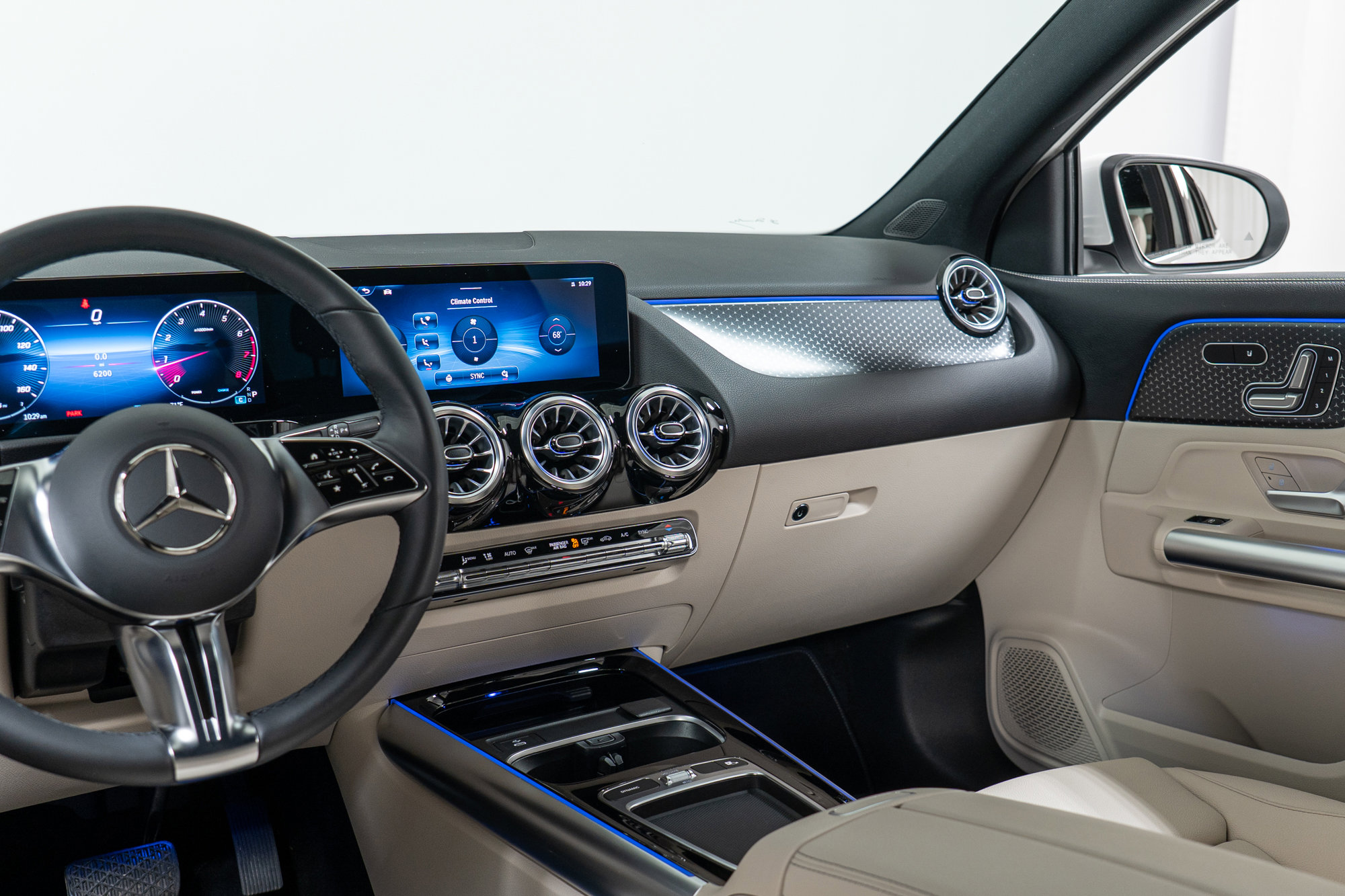 Used 2025 Mercedes-Benz GLA 250 4MATIC image 16