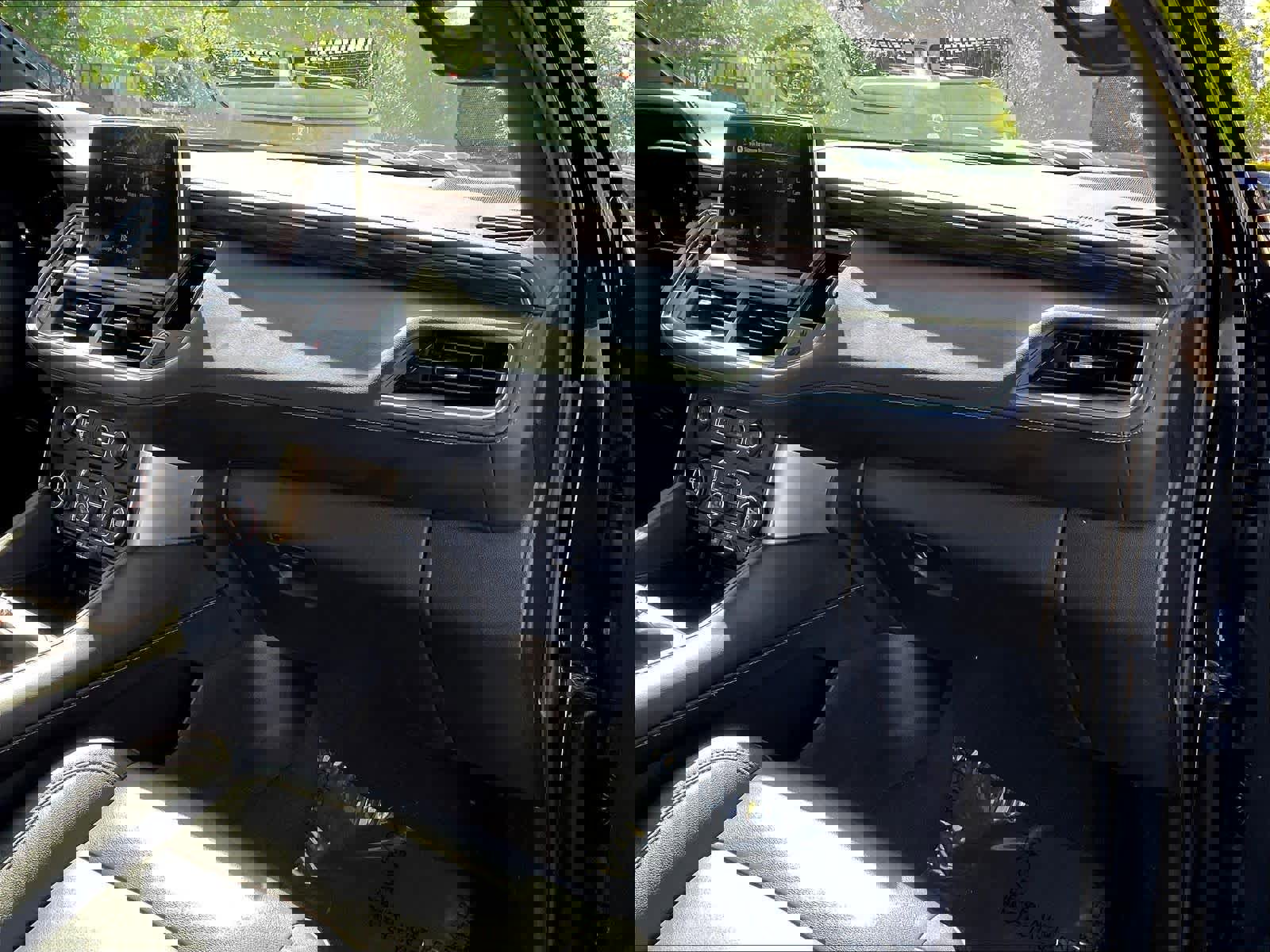 Used 2024 Chevrolet Suburban Z71 w/ Luxury Package image 18