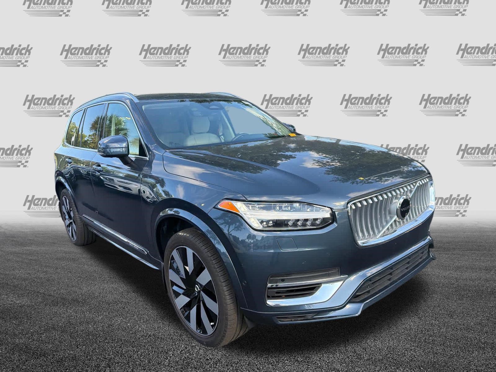 Used 2024 Volvo XC90 T8 Plus w/ Protection Package Premier AWD/4WD image 2