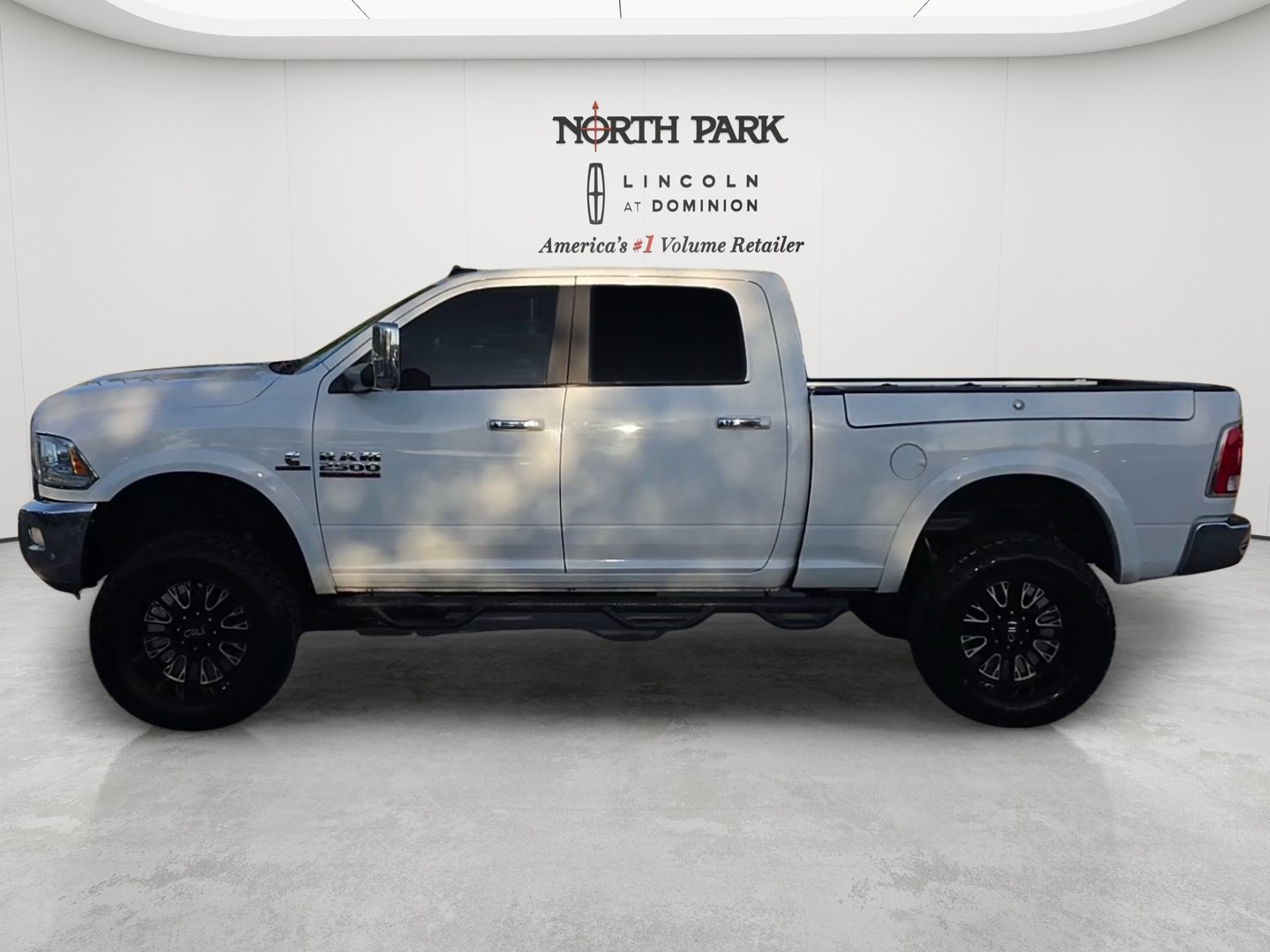 Used 2018 RAM 2500 Laramie w/ Convenience Group AWD/4WD image 2
