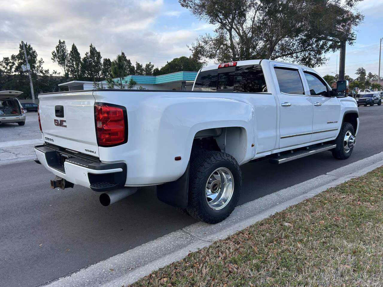 Used 2015 GMC Sierra 3500 Denali w/ Duramax Plus Package image 3