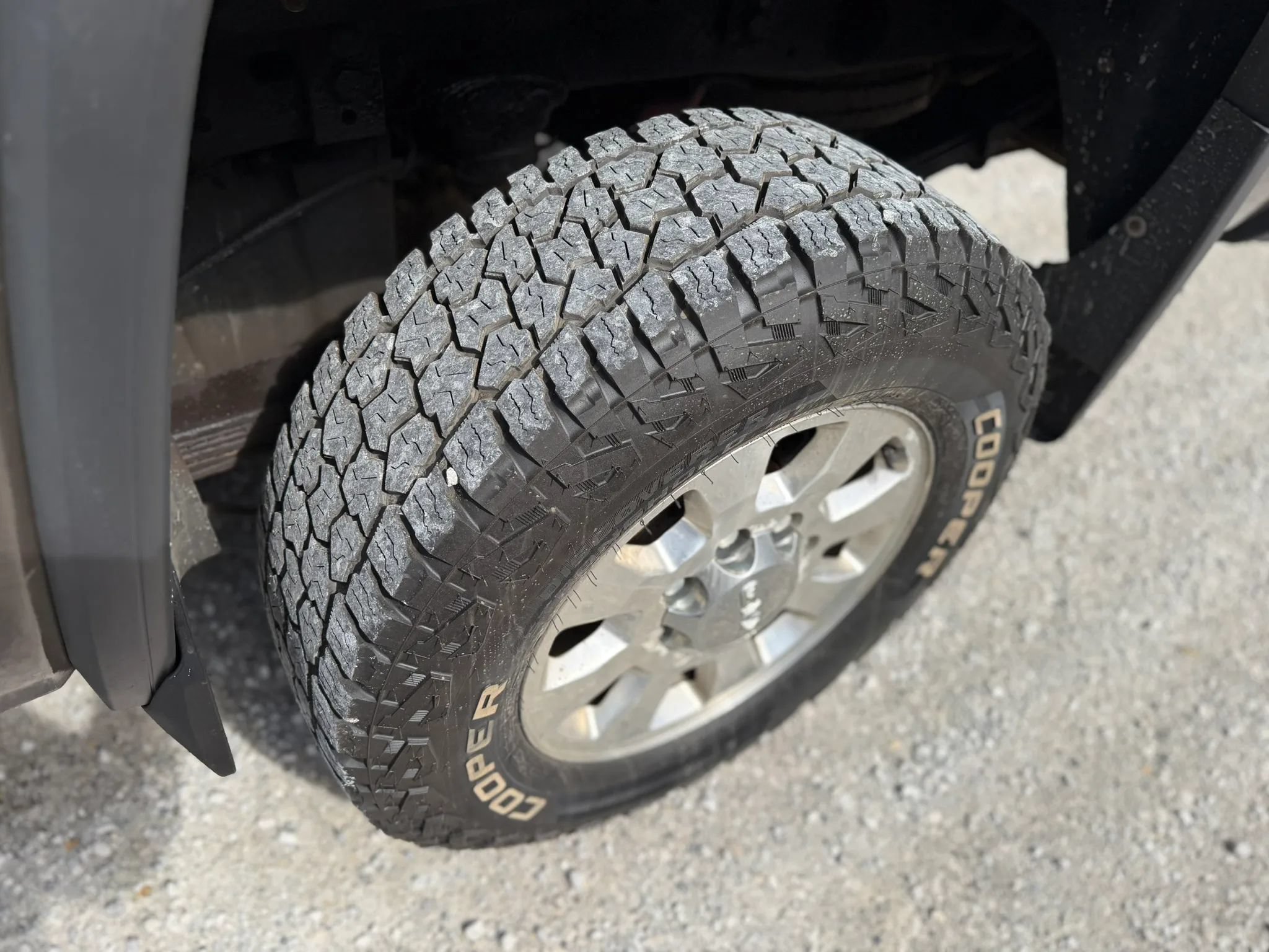 Used 2015 GMC Sierra 2500 SLT w/ SLT Preferred Package AWD/4WD image 9