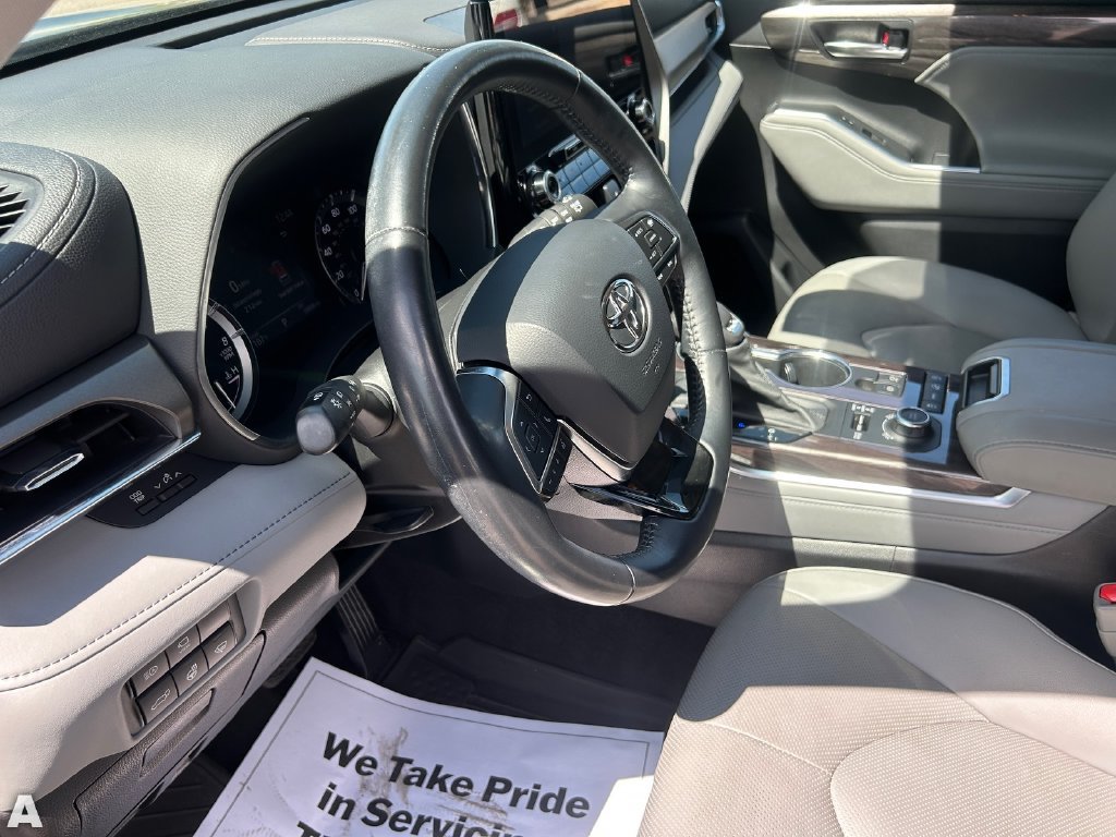 Used 2021 Toyota Highlander Limited AWD/4WD image 20