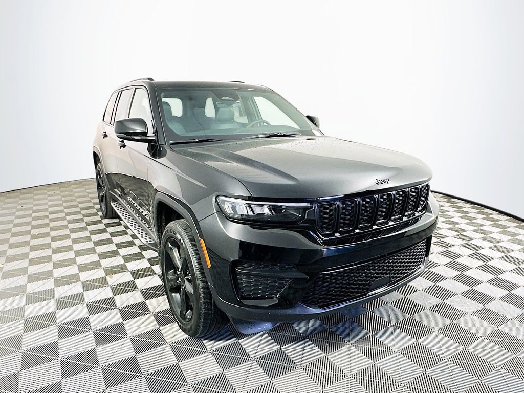 Certified 2025 Jeep Grand Cherokee Altitude image 2