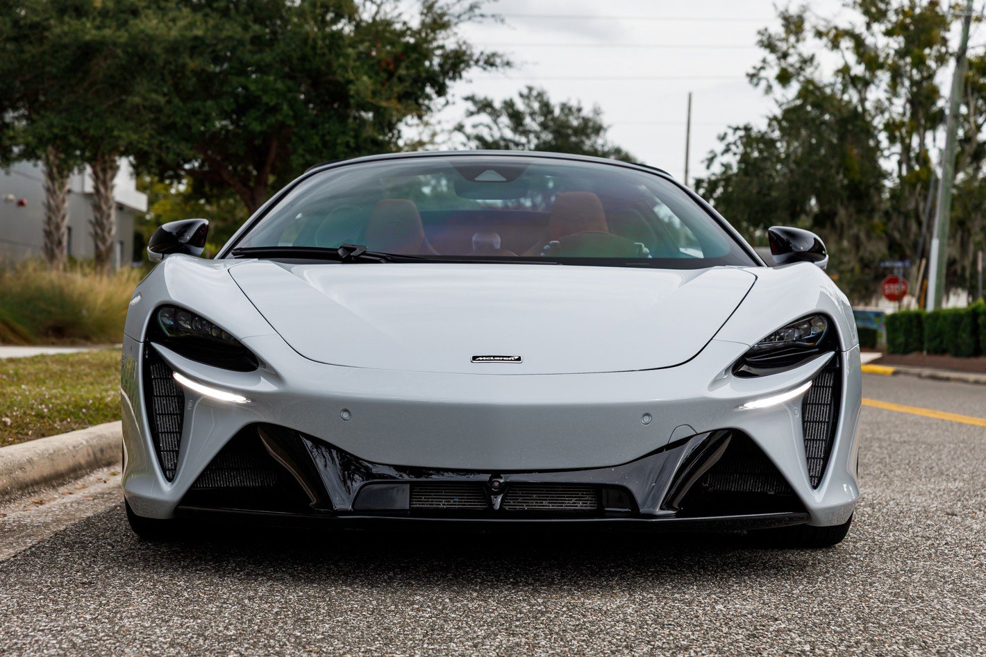 Used 2025 McLaren Artura Spider image 16