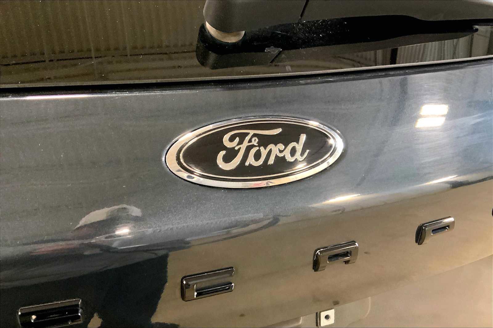 Used 2022 Ford Escape SEL w/ SEL Stealth AWD Package image 32