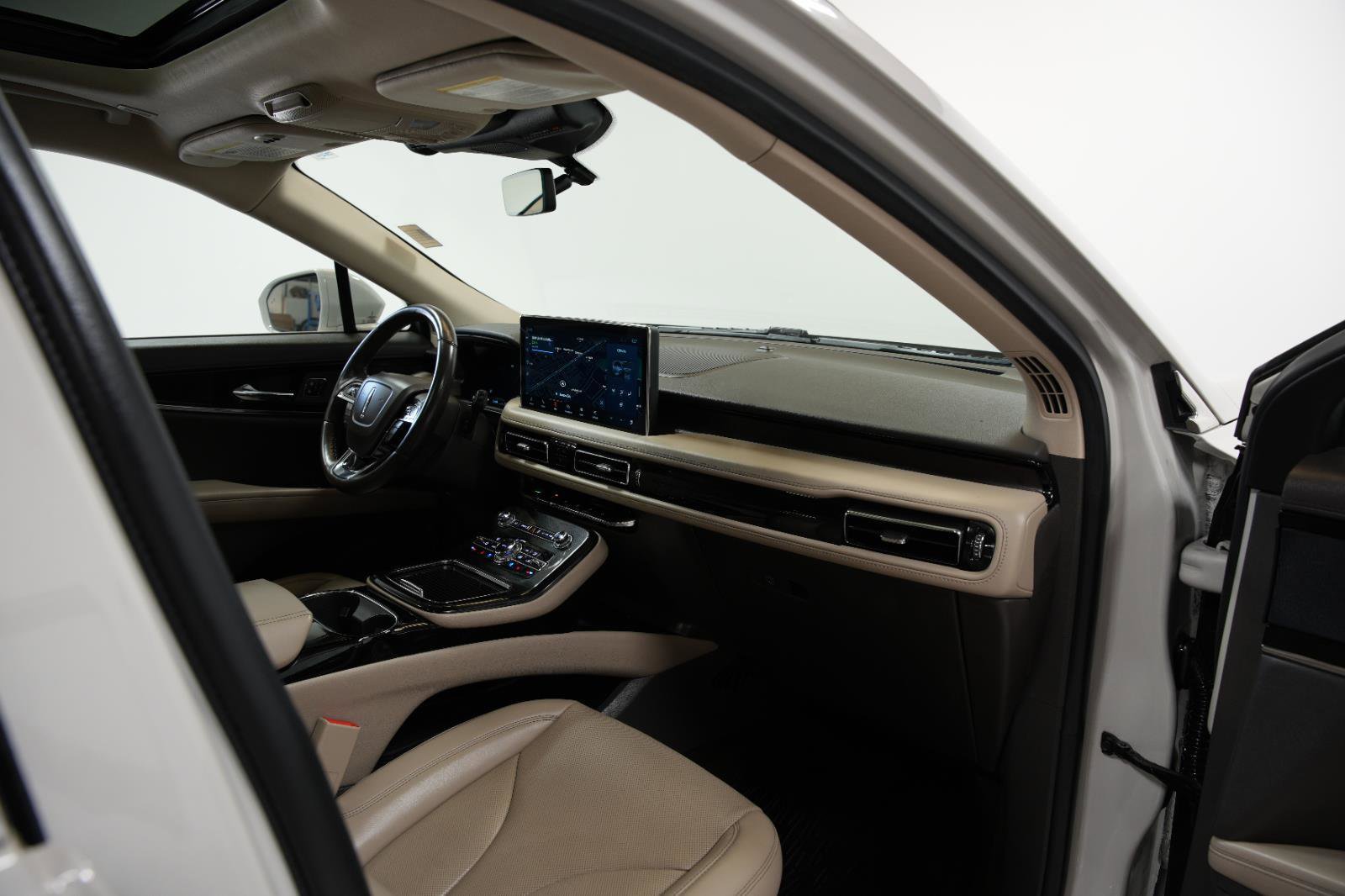 Used 2022 Lincoln Nautilus Reserve image 18