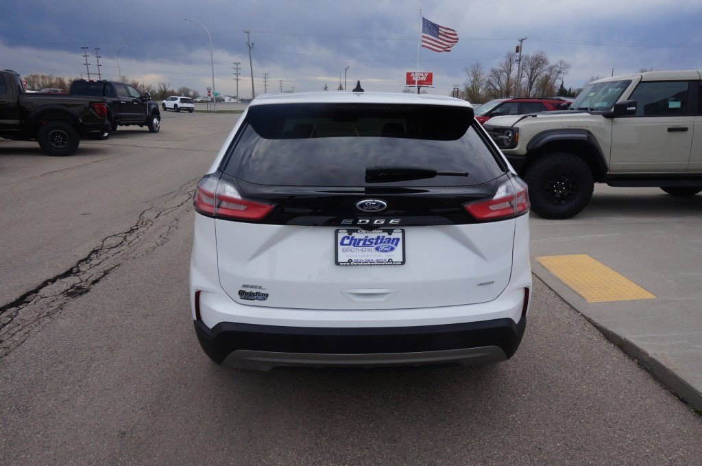 Used 2024 Ford Edge SEL w/ Convenience Package AWD/4WD image 4