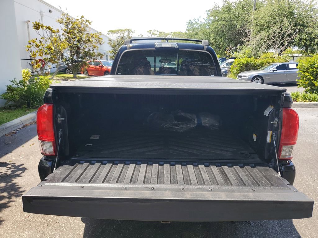 Used 2017 Toyota Tacoma TRD Sport w/ Tow Package RWD image 11