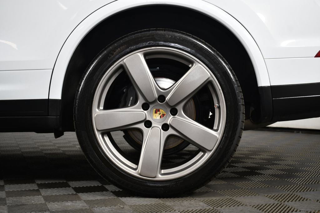 Used 2017 Porsche Cayenne Platinum Edition AWD/4WD image 48