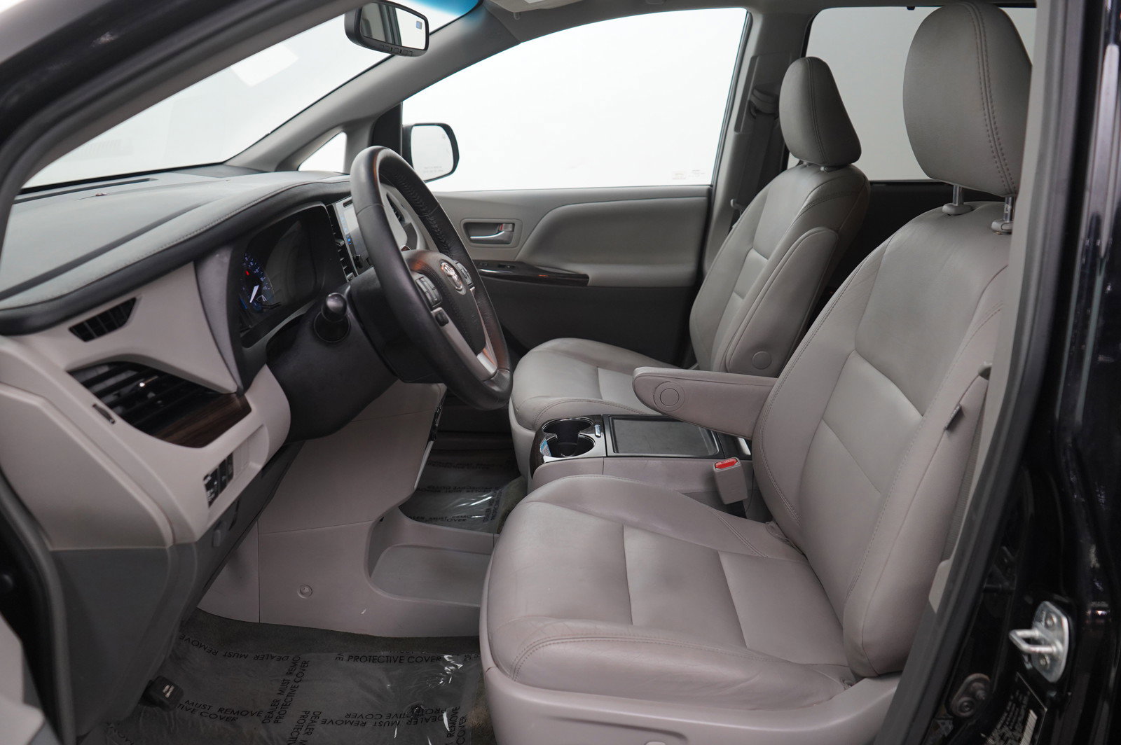 Used 2017 Toyota Sienna XLE image 16