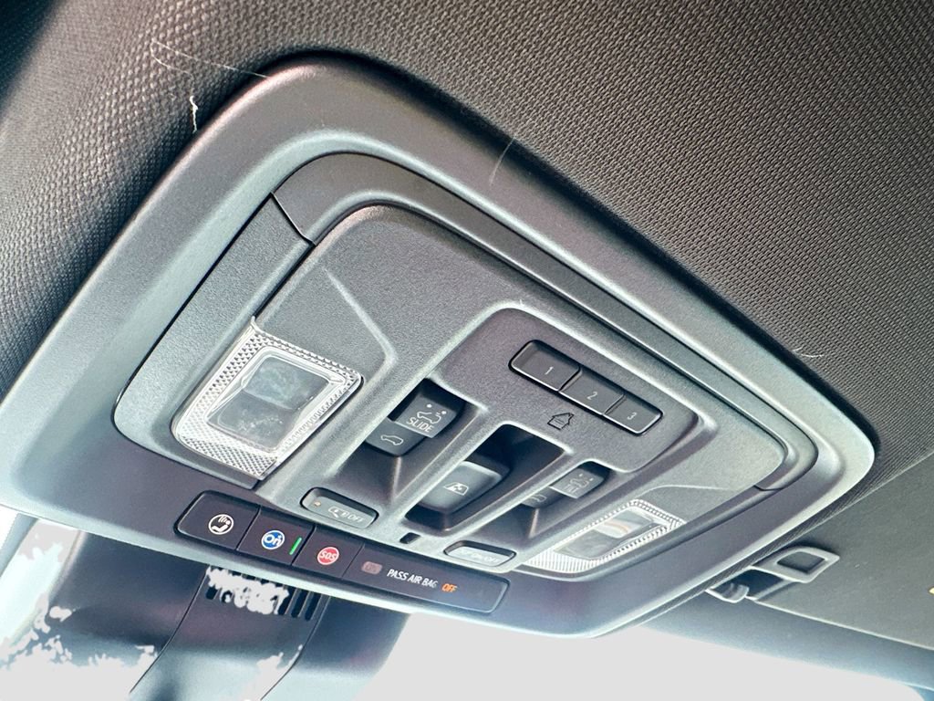 Used 2025 GMC Sierra 1500 AT4 w/ AT4 Premium Package AWD/4WD image 18