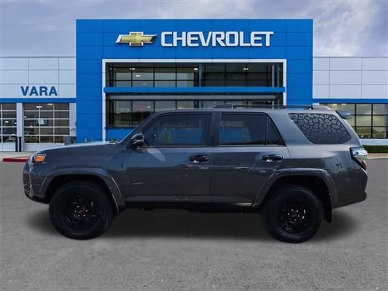 Used 2021 Toyota 4Runner Venture w/ Moonroof Package AWD/4WD image 2