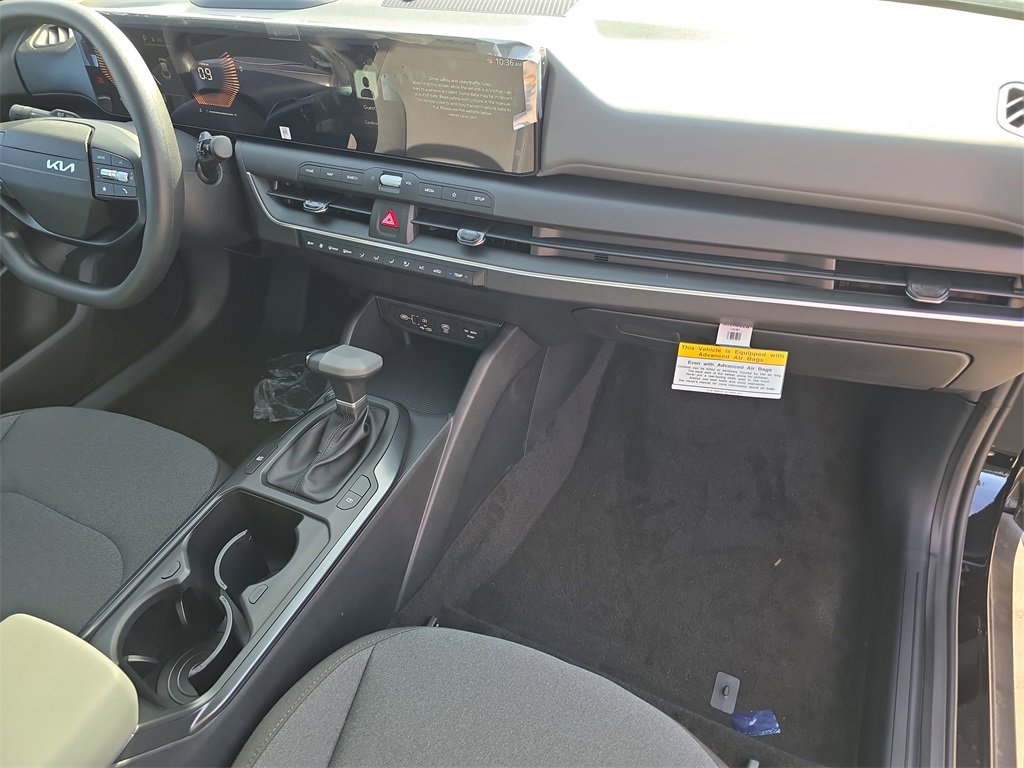 New 2025 Kia K4 LXS image 13