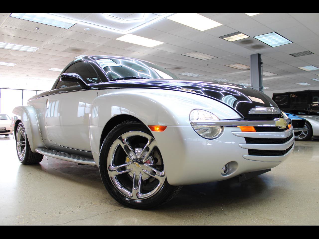 Used 2006 Chevrolet SSR w/ Preferred Equipment Group RWD image 2