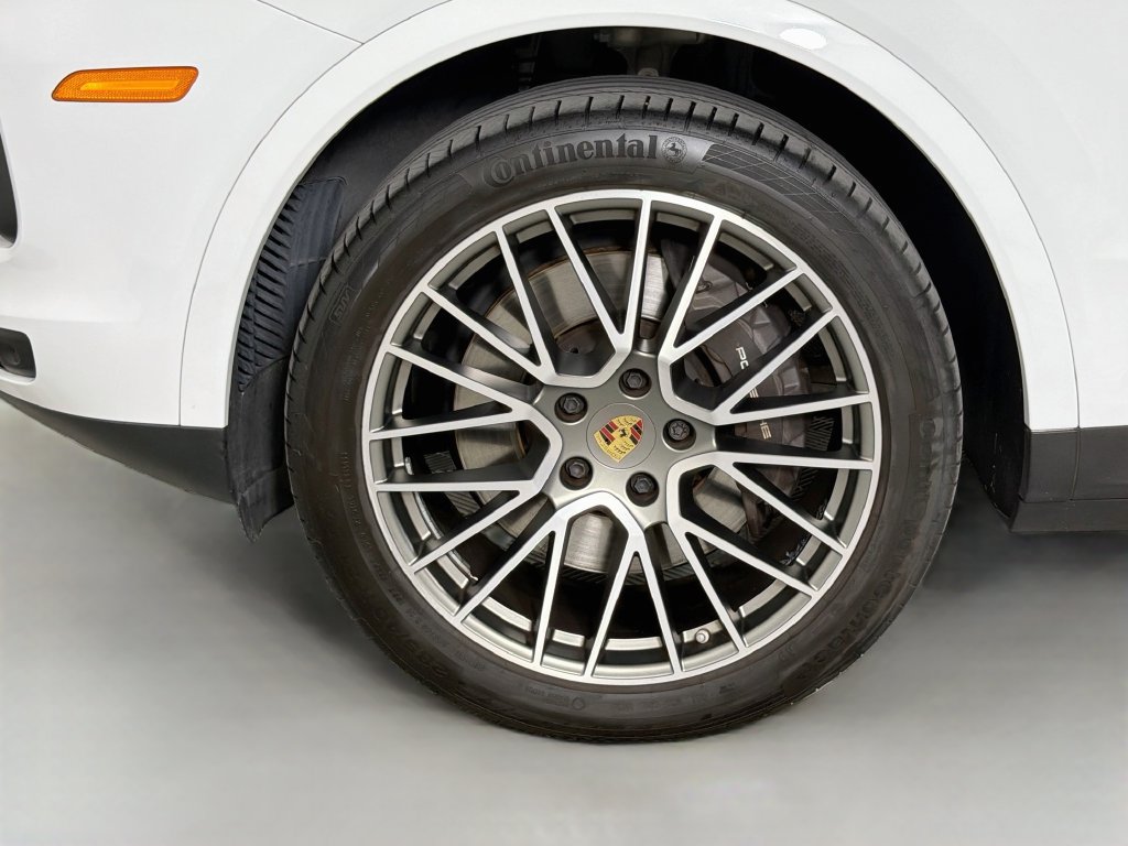 Used 2023 Porsche Cayenne Platinum Edition AWD/4WD image 33