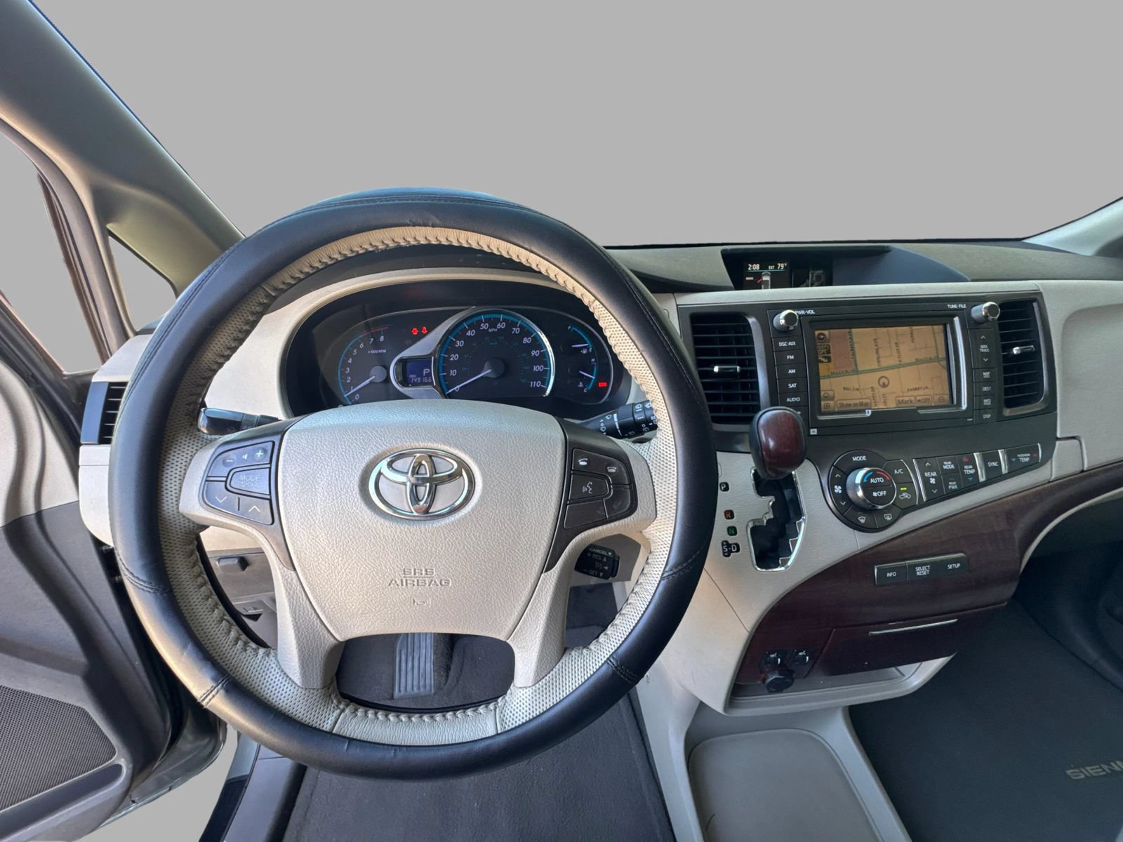 Used 2011 Toyota Sienna XLE w/ XLE Navigation Pkg FWD image 27