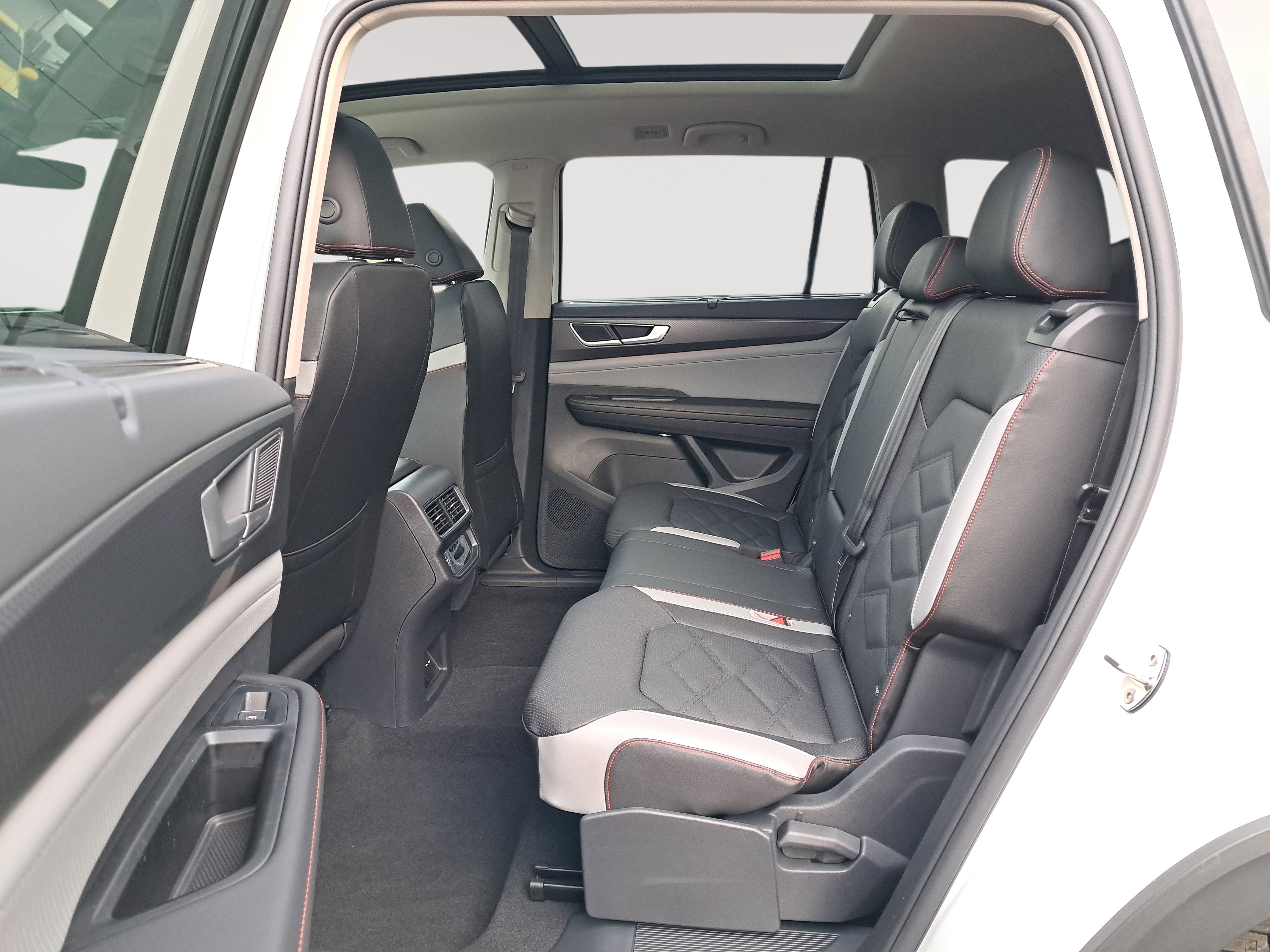 New 2025 Volkswagen Atlas Peak Edition SE image 13