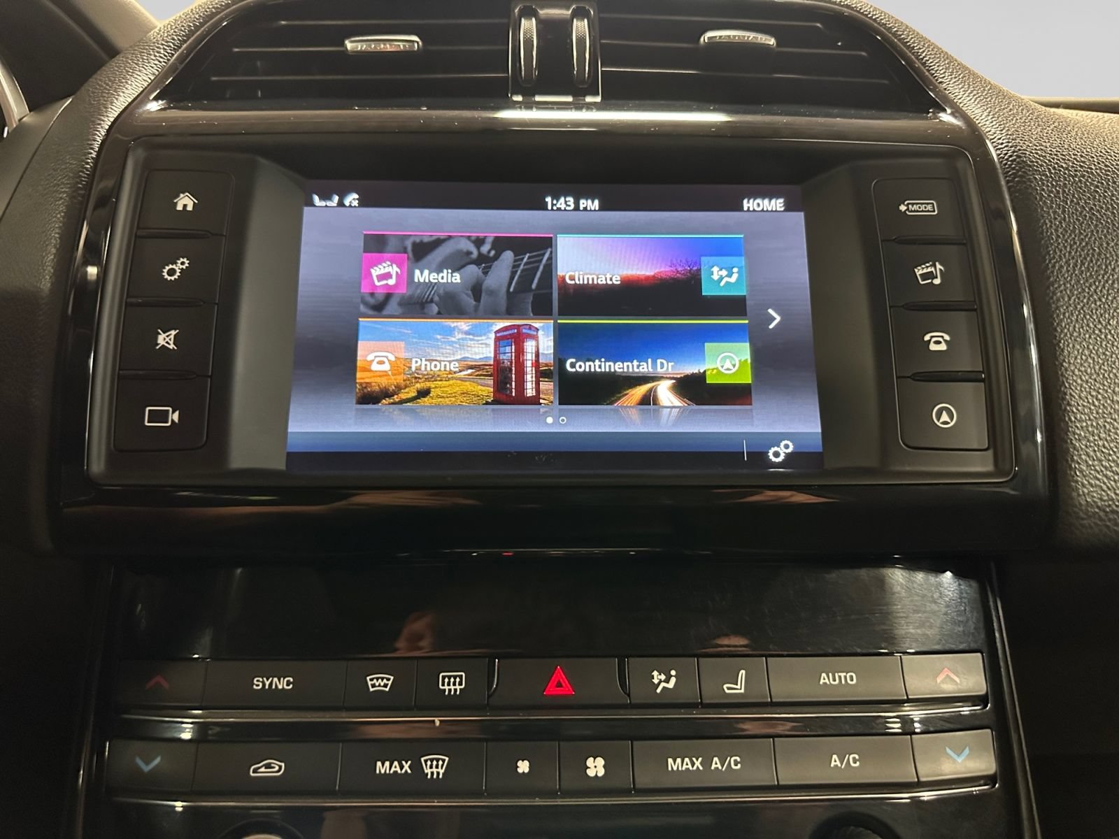 Used 2017 Jaguar XE Premium AWD/4WD image 28