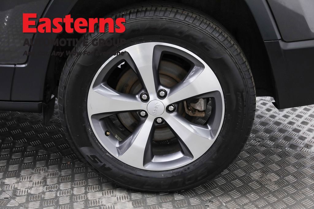 Used 2021 Jeep Cherokee Limited image 35